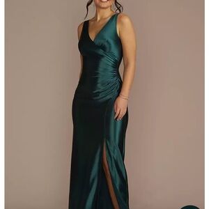 David’s Bridal Bridesmaid Formal Dress Sculpting Satin V-Neck Tank Sheath w Slit